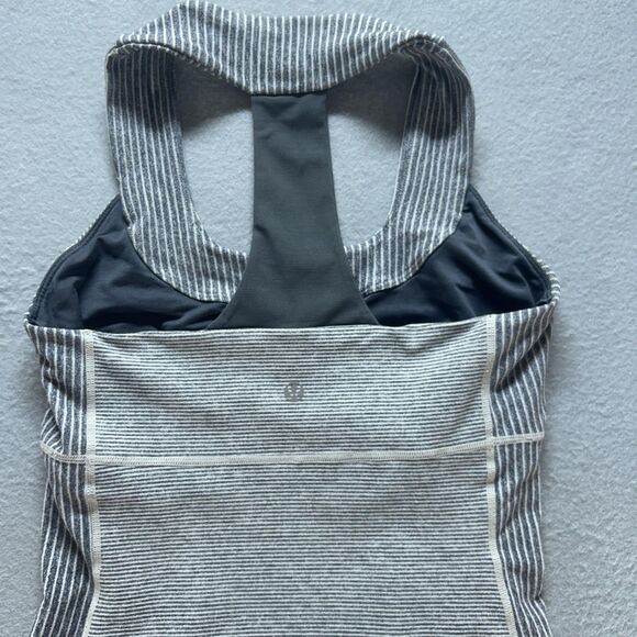 Lululemon Tank Top Womens 6 Gray White Stripe Built-In Bra Racerback Yoga - Picture 6 of 11